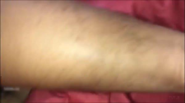 纯天然巨乳黑丝美女和男友家中自拍全身涂抹润滑液用身体给对方按摩撕破丝袜疯狂爆操,娇嫩的喘息声真受不了